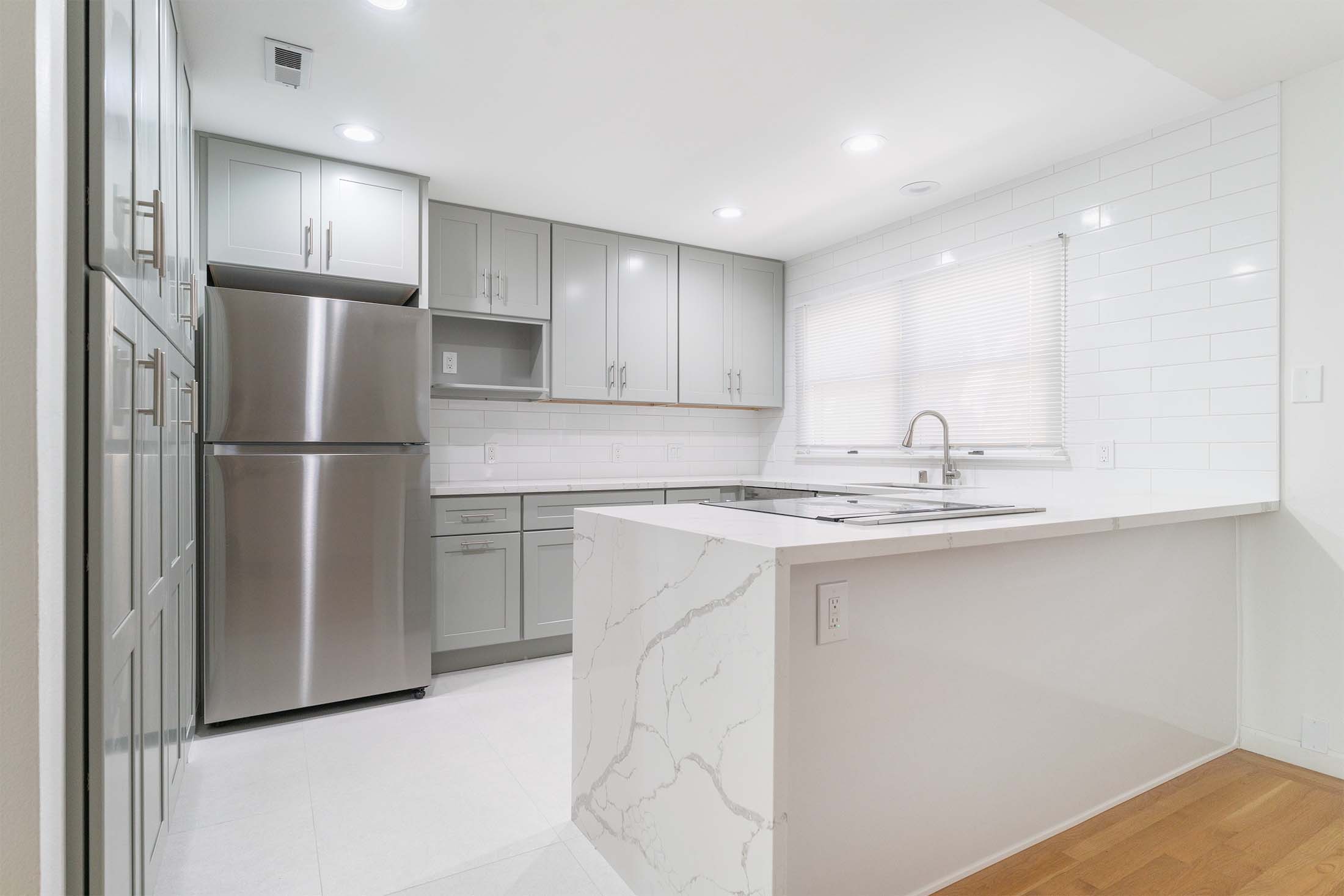 Modern Kitchen Transformation on Centre Court